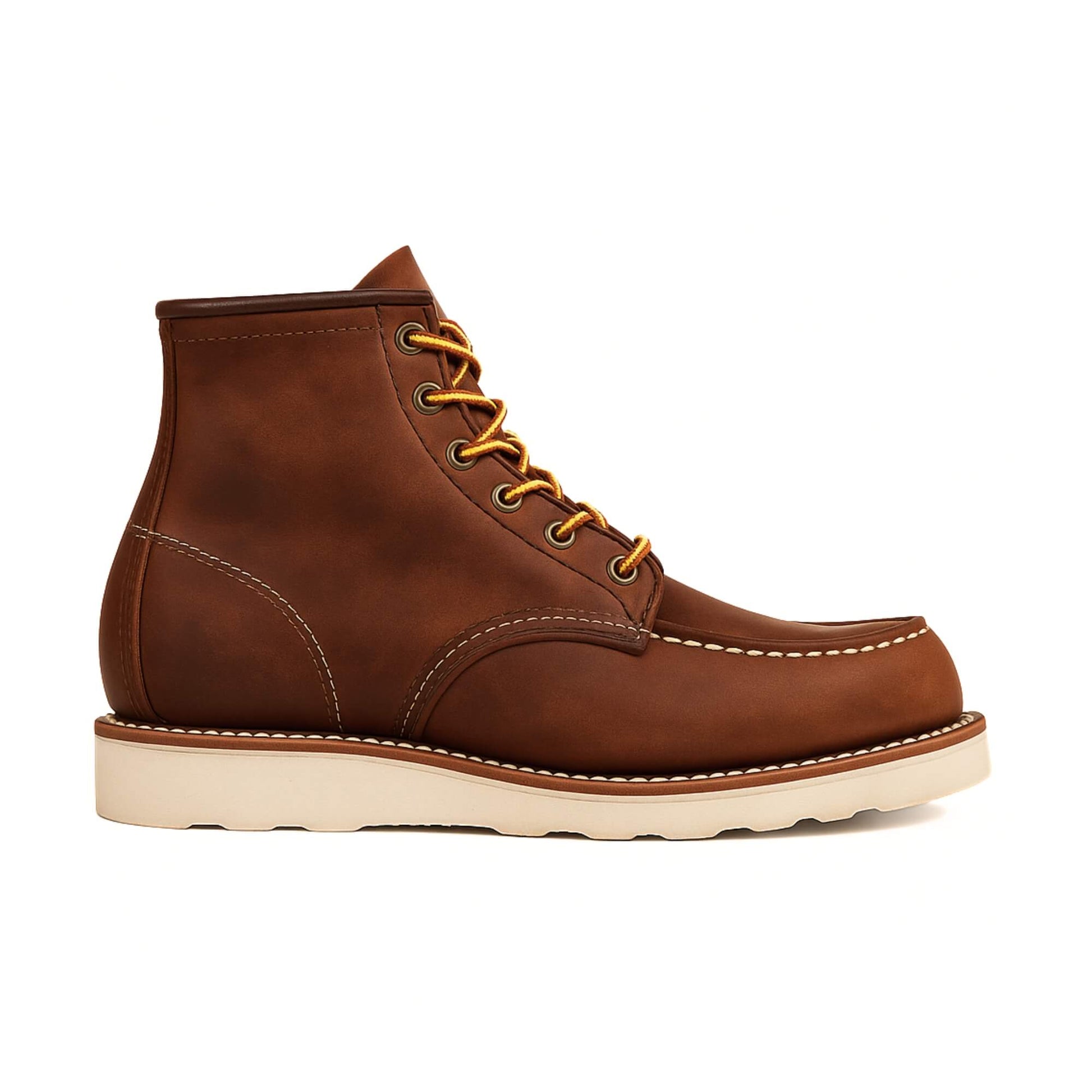 Botín Kalver Moc 875 de cuero café con costura moc toe y suela antideslizante

