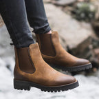 Botin chelsea mujer cuero nobuk color marrón impermeable Kalver Sierra todoclima antideslizante