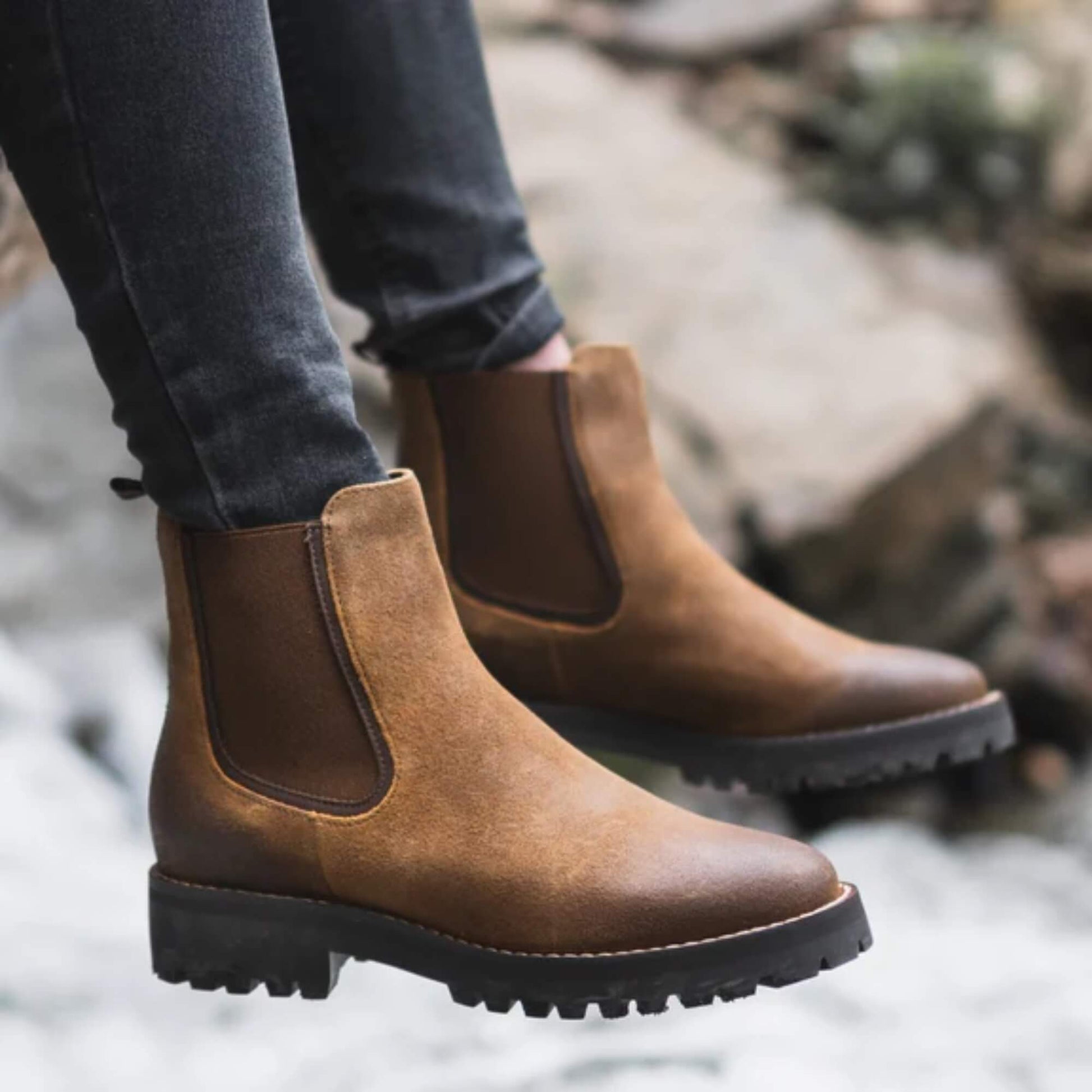 Botin chelsea mujer cuero nobuk color marrón impermeable Kalver Sierra todoclima antideslizante