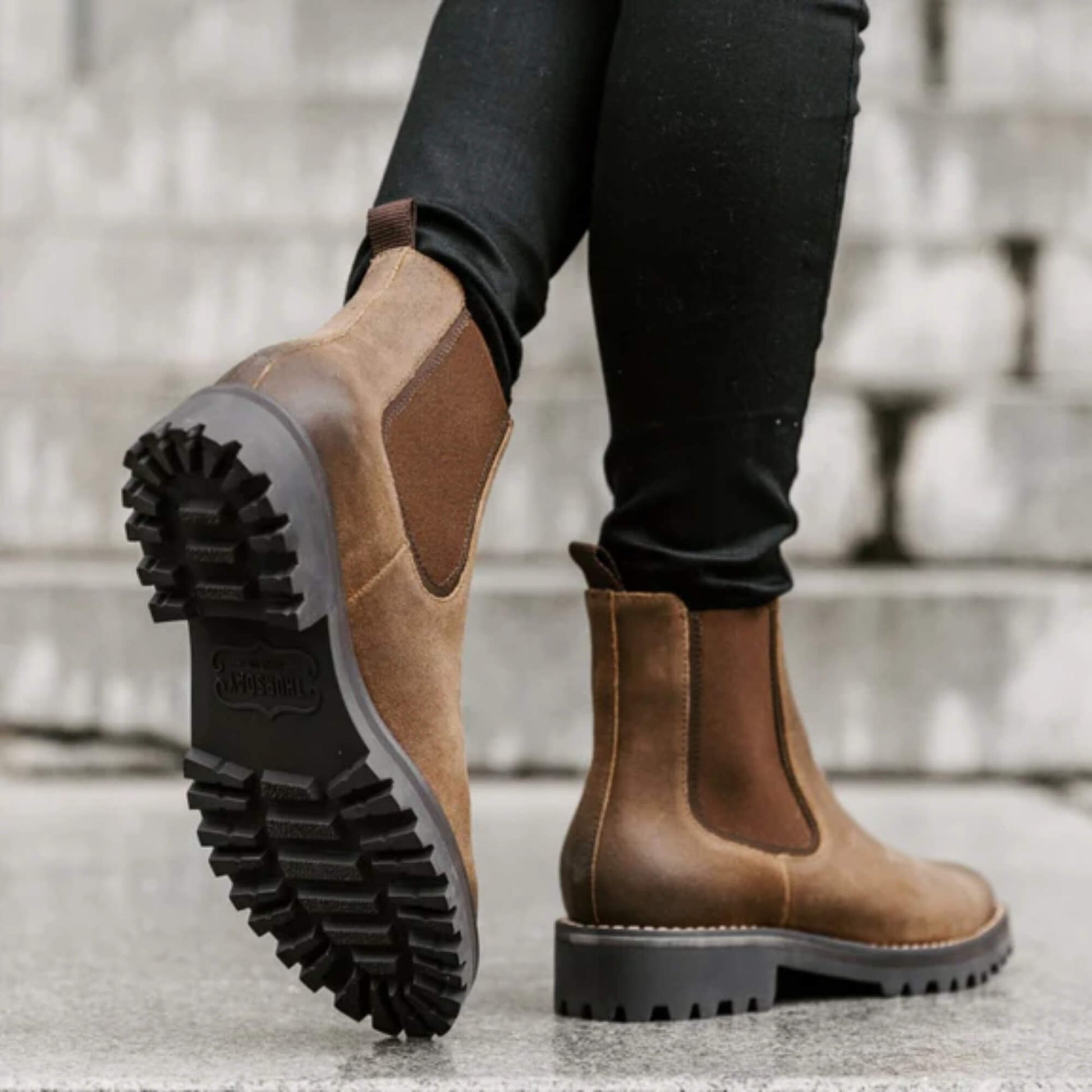 Botin chelsea mujer marron nobuk negro impermeable Kalver Sierra todoclima antideslizante