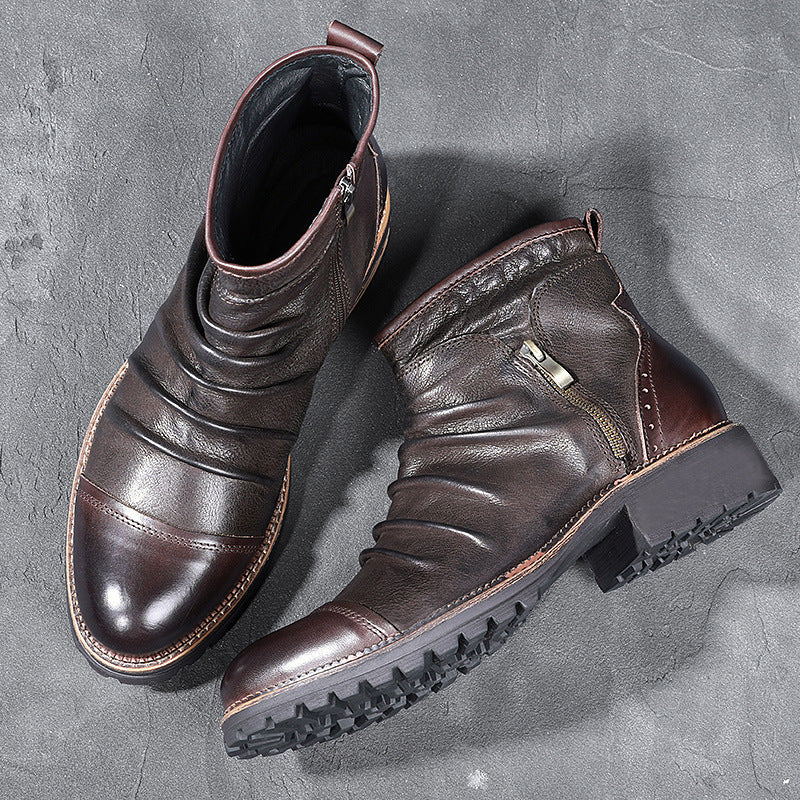 Botín hombre marrón espresso en cuero vegano Luxe Grain™ con caña media, cierre lateral y suela de goma antideslizante estilo Martin Boots.