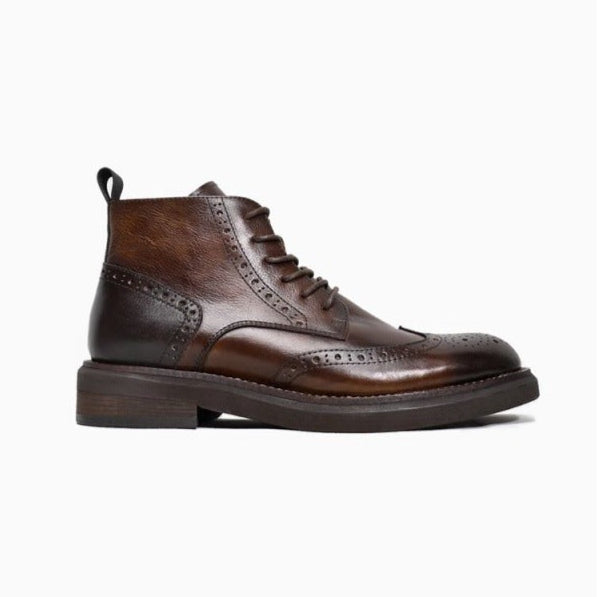 botín de cuero café Kalver ascenso con estilo brogue y alza interior oculta