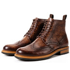 Par de botines de cuero café Kalver Andino con diseño brogue y suela de goma premium