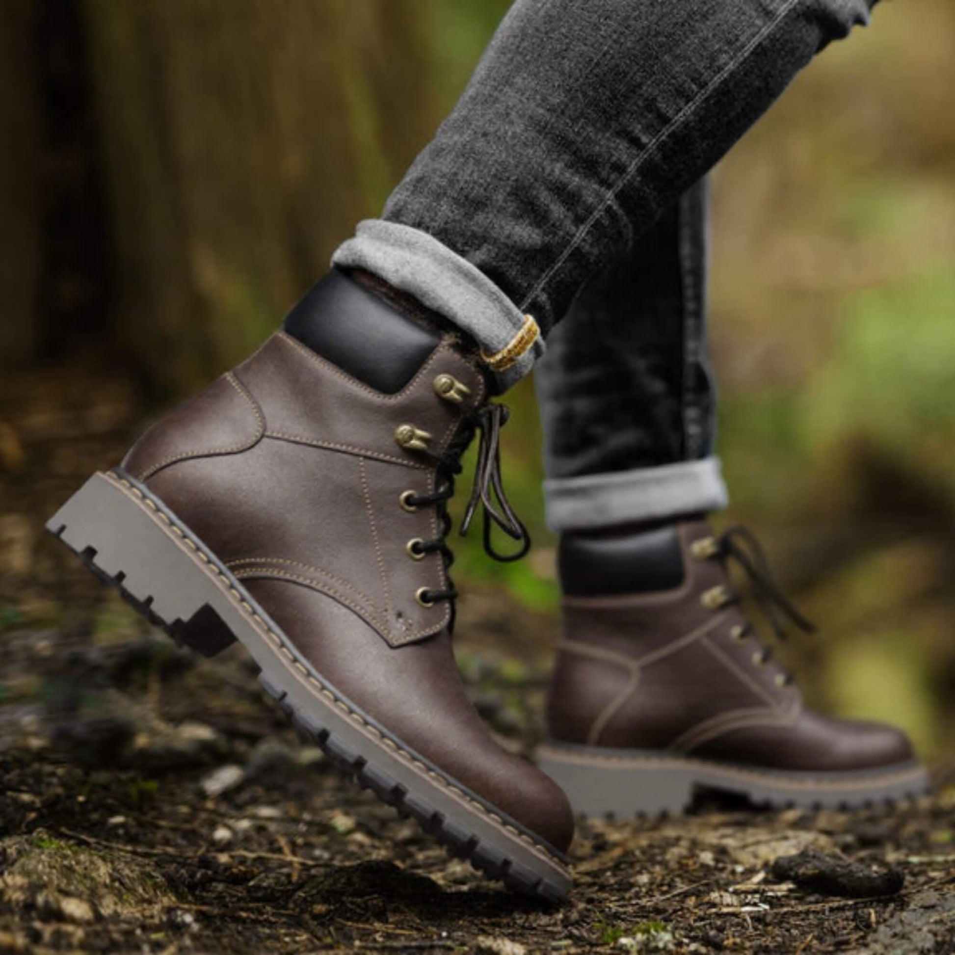 Botín de cuero café Kalver Explorer para hombre, diseño robusto y suela antideslizante uso forestal