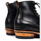 par botines de cuero tea-core negro para hombre, fabricación artesanal Goodyear, vista trasera, suela de cuero con caucho antideslizante, estilo premium Kalver.