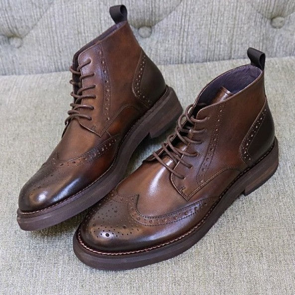 par botines cuero café Kalver ascenso hombre con estilo brogue y alza interior oculta con fondo