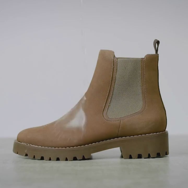 Botin impermeable mujer estilo chelsea cuero nobuk khaki Kalver Sierra todoclima antideslizante
