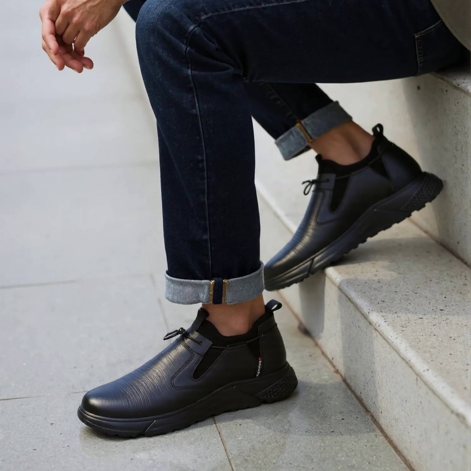 Zapato de seguridad Kalver Slip-On 182 negro con punta de acero y diseño sin cordones